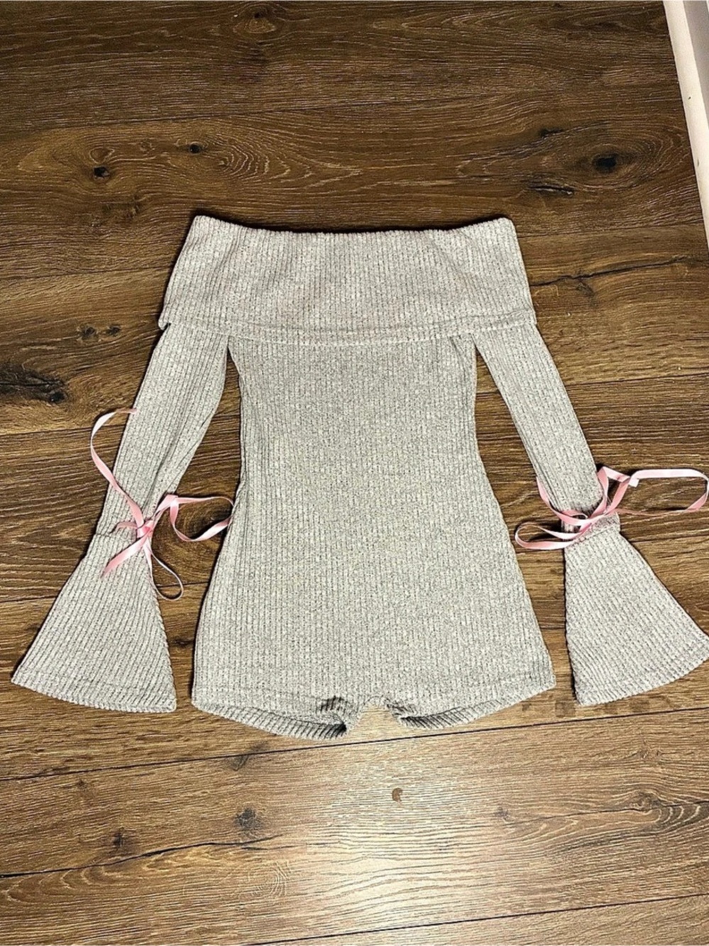 SHEIN Off Shoulder Flare Sleeve Rib-Knit Romper with Bow Cuffs Gray & Pink XS